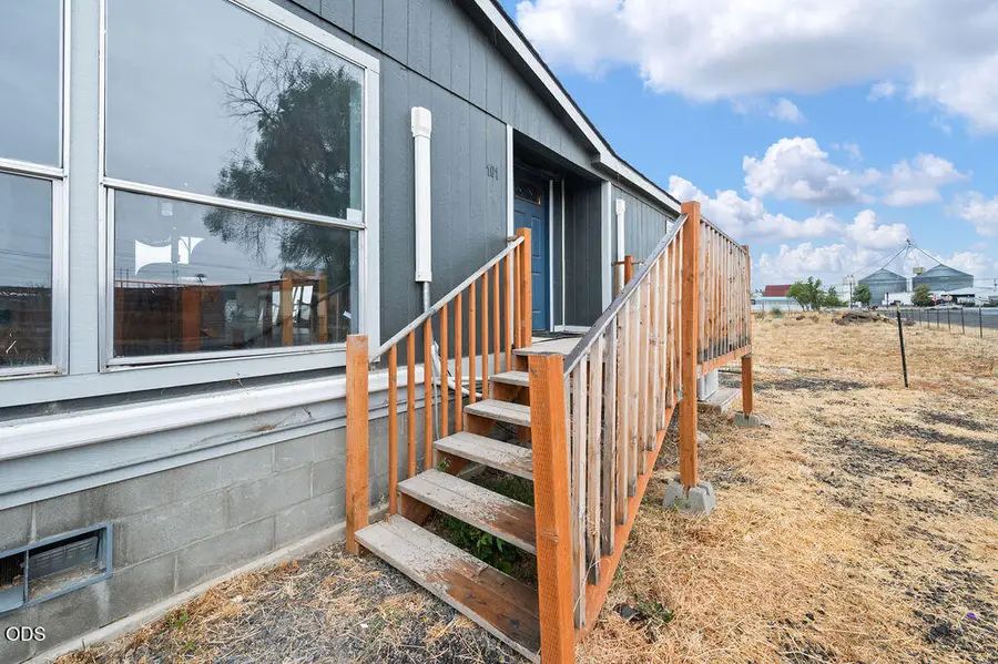 101 NE Daisy Street, Madras, OR 97741 - #3