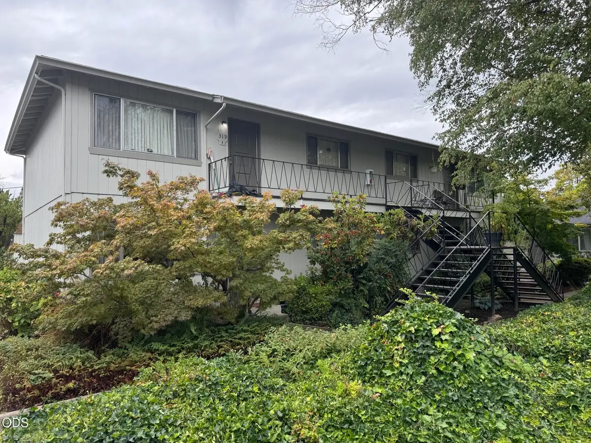 305 NE C Street, Grants Pass, OR 97526 - #1