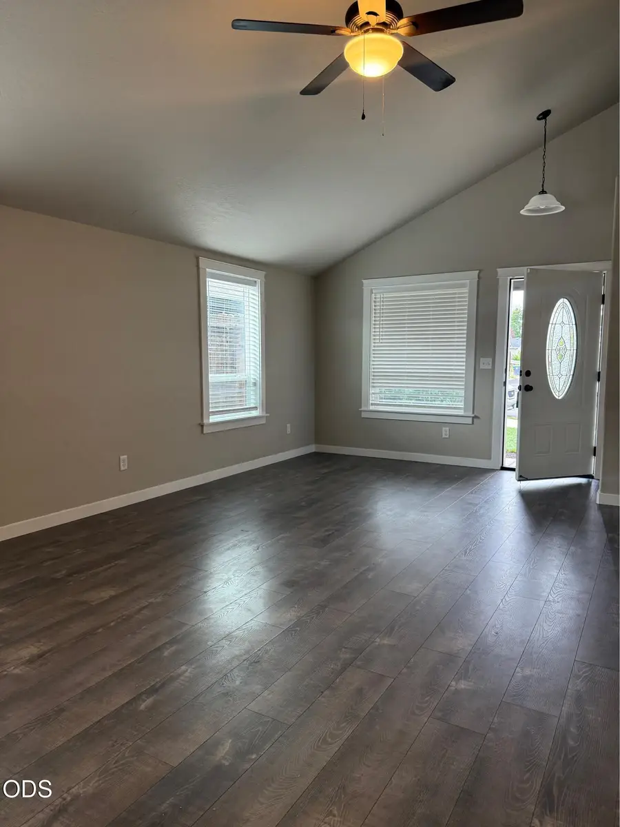 816 Nicholas Lee Drive, Medford, OR 97501 - #2