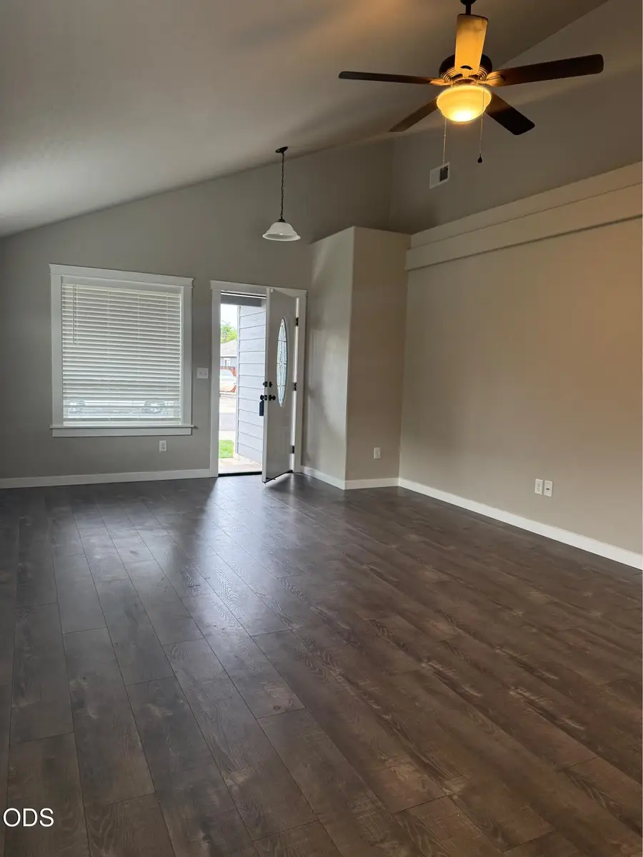 816 Nicholas Lee Drive, Medford, OR 97501 - #3