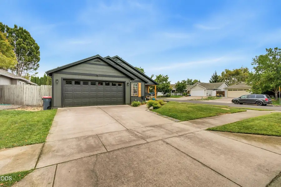 719 Nobility Drive, Medford, OR 97501 - #3