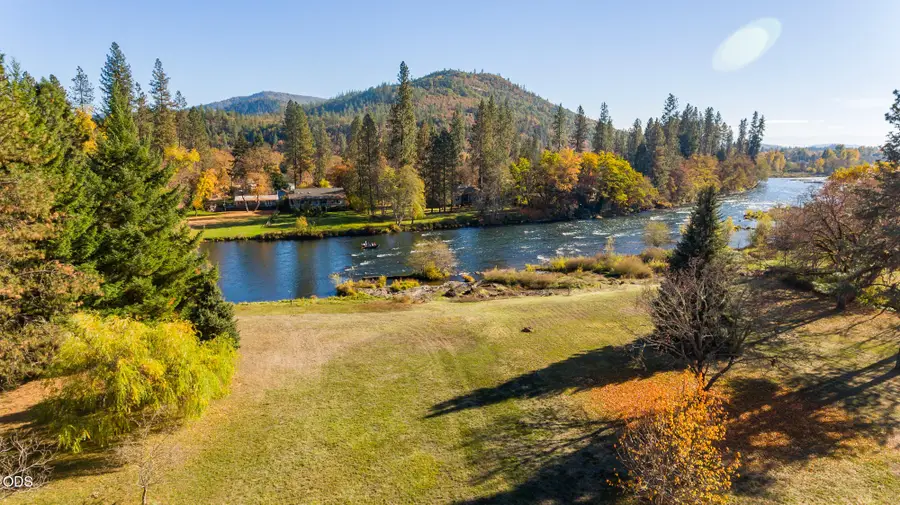 7266 Rogue River Drive, Shady Cove, OR 97539 - #2