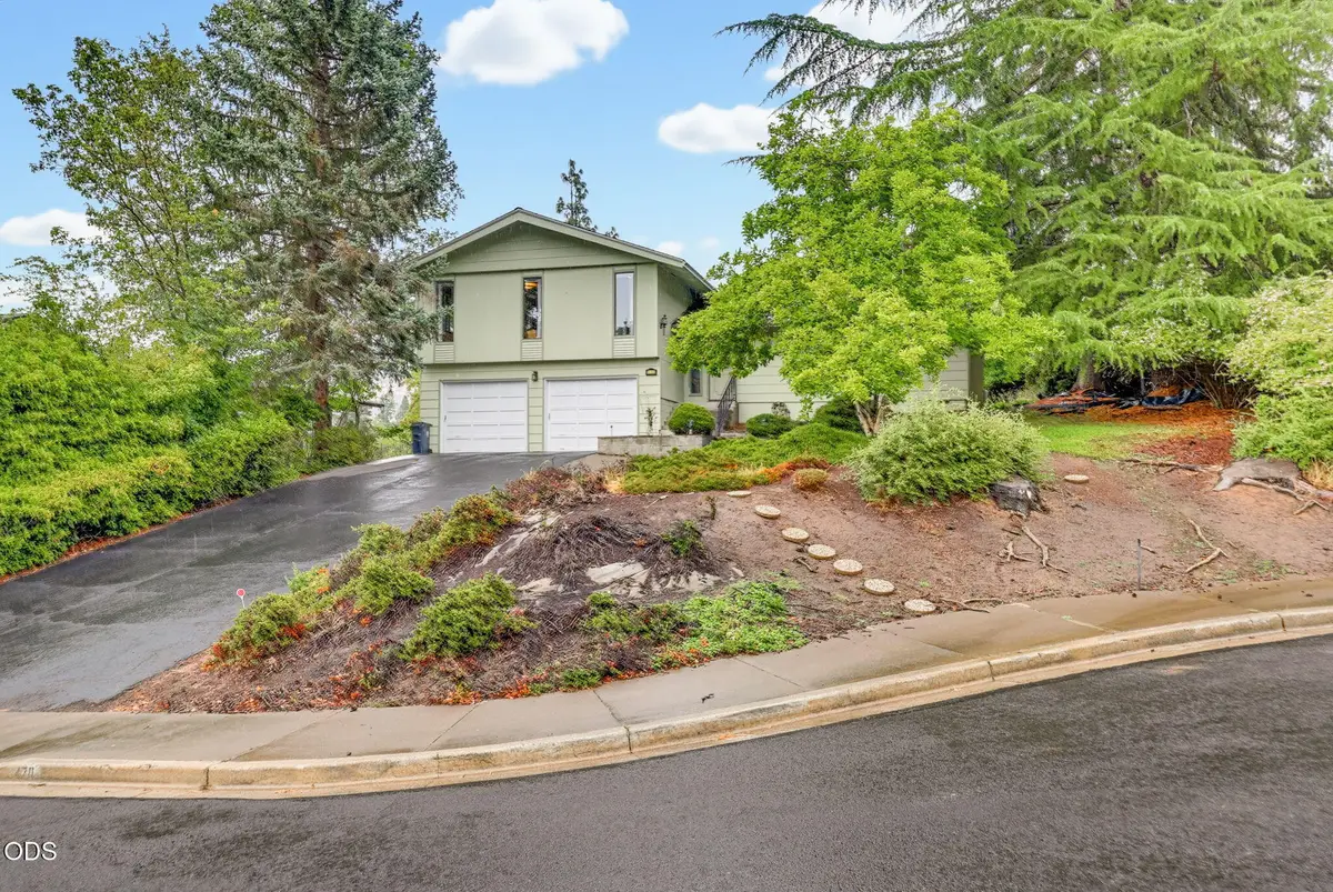 470 S Stoneham Circle, Medford, OR 97504 - #1