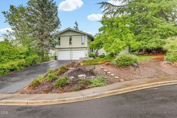 470 S Stoneham Circle, Medford, OR 97504