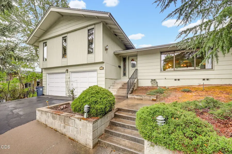 470 S Stoneham Circle, Medford, OR 97504 - #2