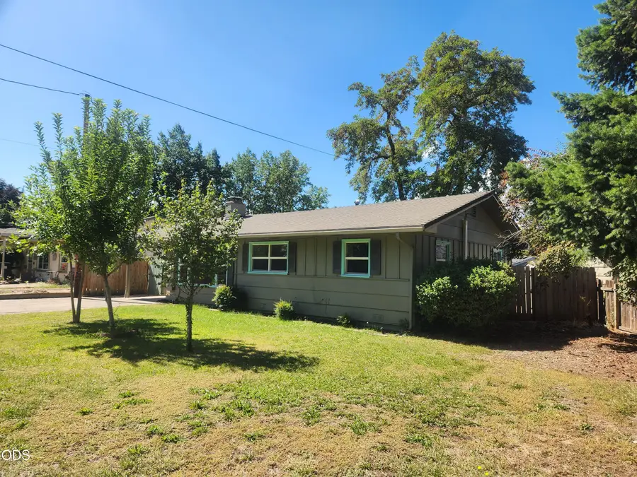 610 S 4th Street, Central Point, OR 97502 - #3