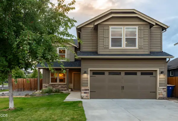 21270 SE Golden Market Court, Bend, OR 97702