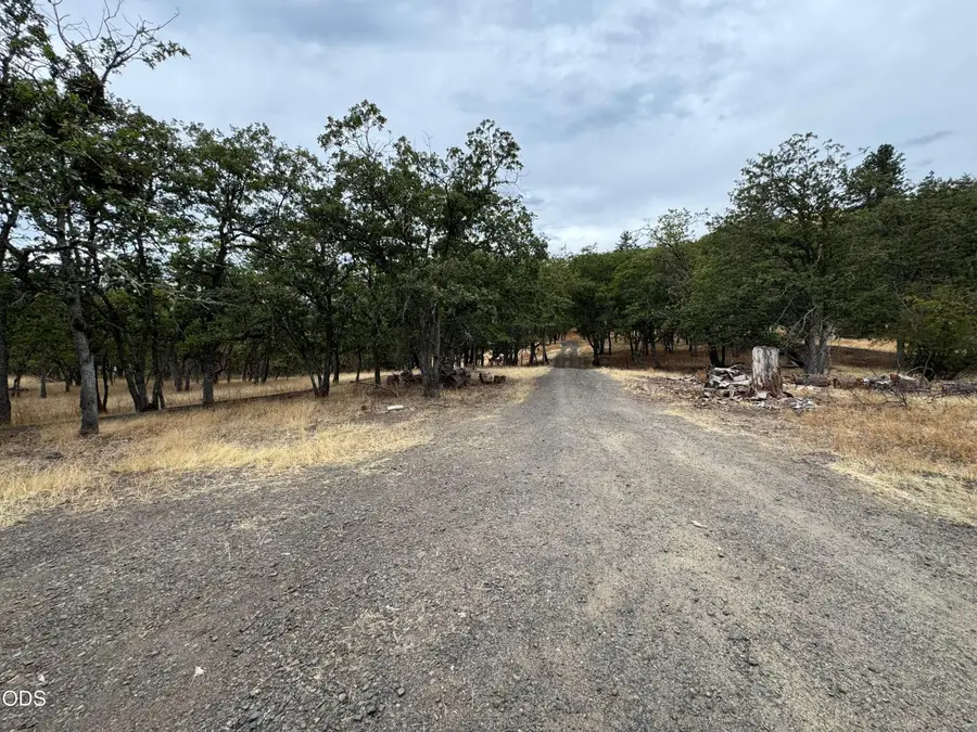 6061 Hillcrest Road, Medford, OR 97504 - #3