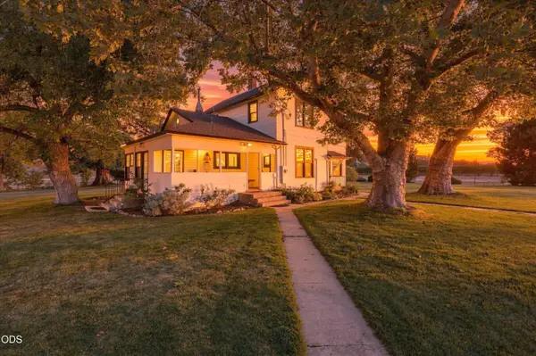 1098 Nick Young Road, Eagle Point, OR 97524
