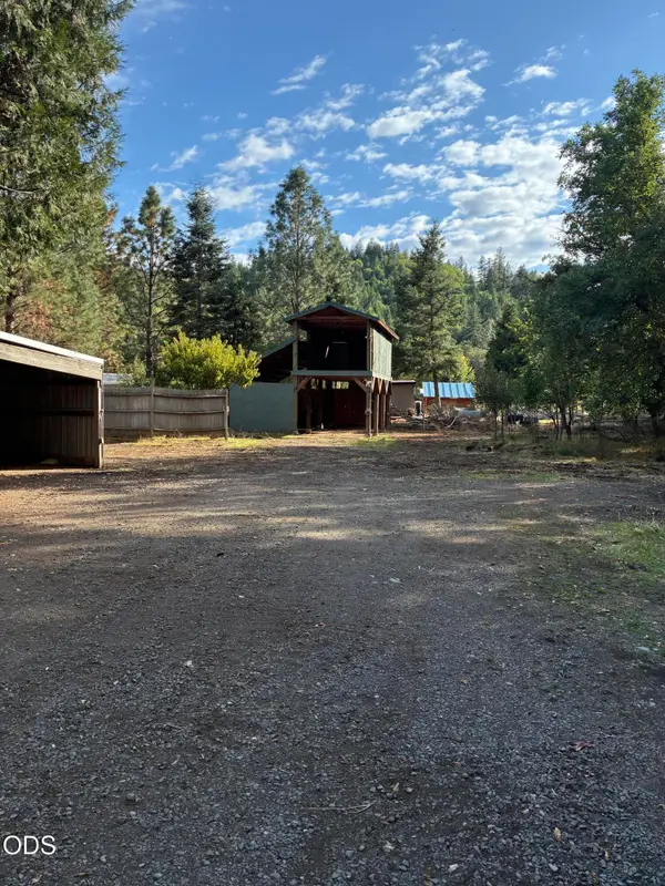 21833 Antioch Road, White City, OR 97503