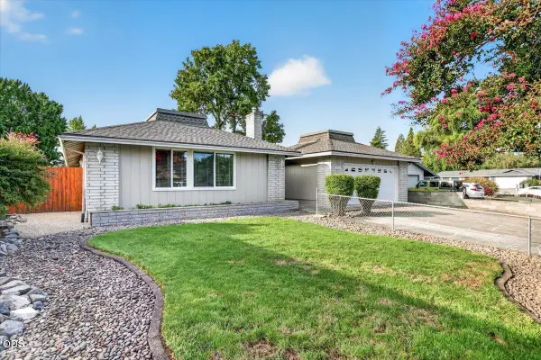 616 Hemlock Avenue, Central Point, OR 97502