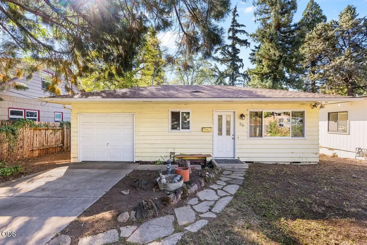 28 Eastwood Drive, Medford, OR 97504 - #1
