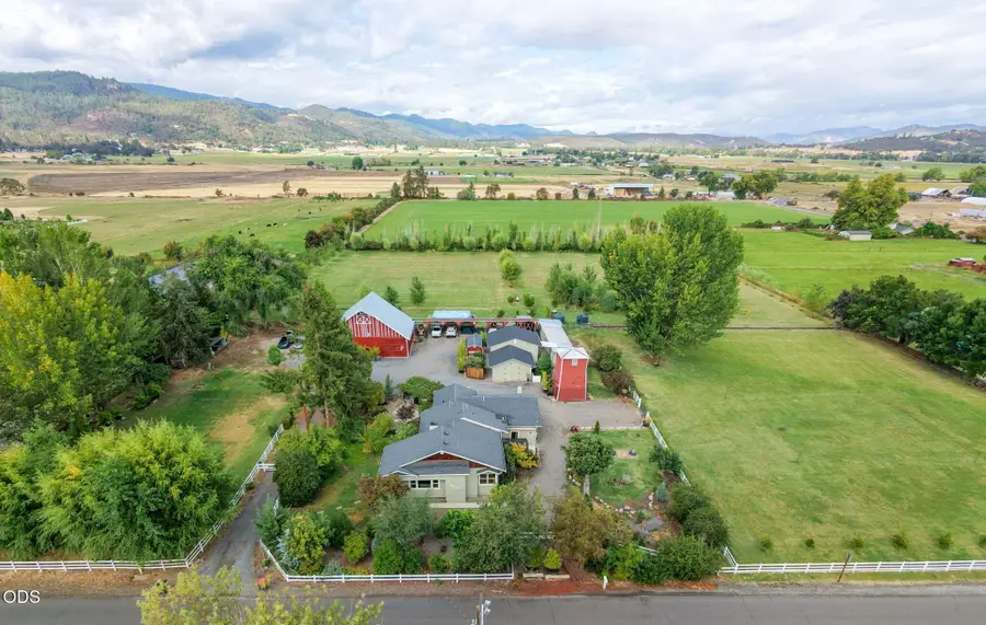4919 Grant Road, Central Point, OR 97502 - #3