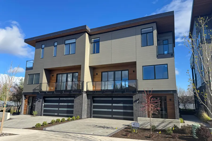 210 SW Log Court #7, Bend, OR 97702 - #2