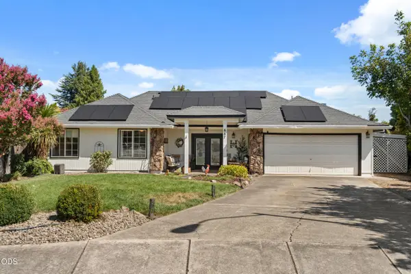667 Rose Valley Court, Central Point, OR 97502