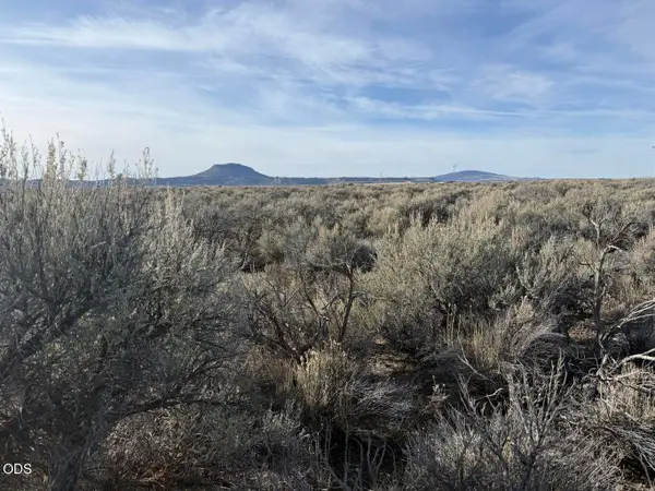 Tucker Road, Silver Lake, OR 97638
