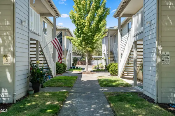 123 Maple Street, Central Point, OR 97502