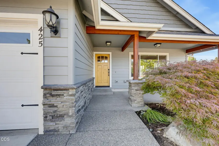 425 SE Cadet Court, Grants Pass, OR 97527 - #2
