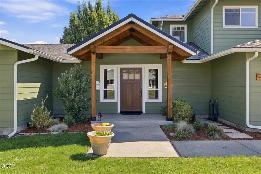 755 S 4th Street, Central Point, OR 97502 - #2