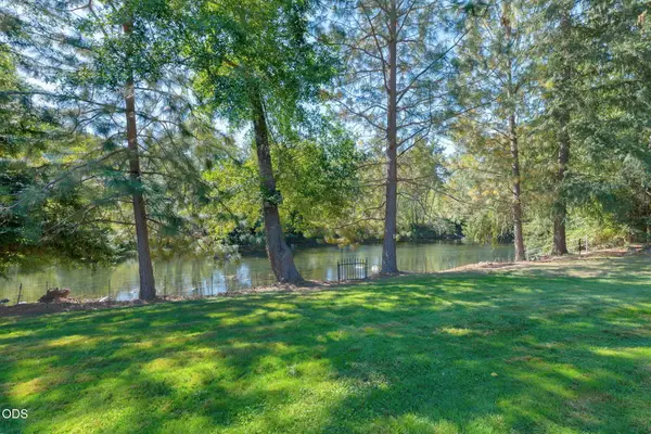 7695 N Applegate Road, Grants Pass, OR 97527