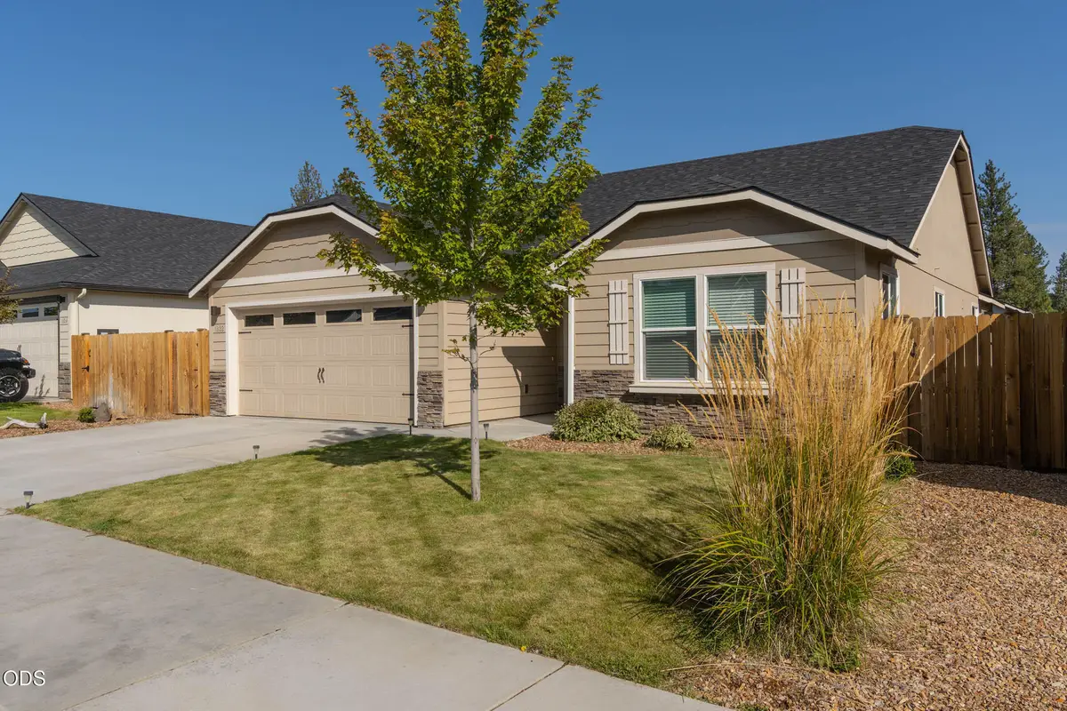 1822 W Kallberg Avenue, Sisters, OR 97759 - #1