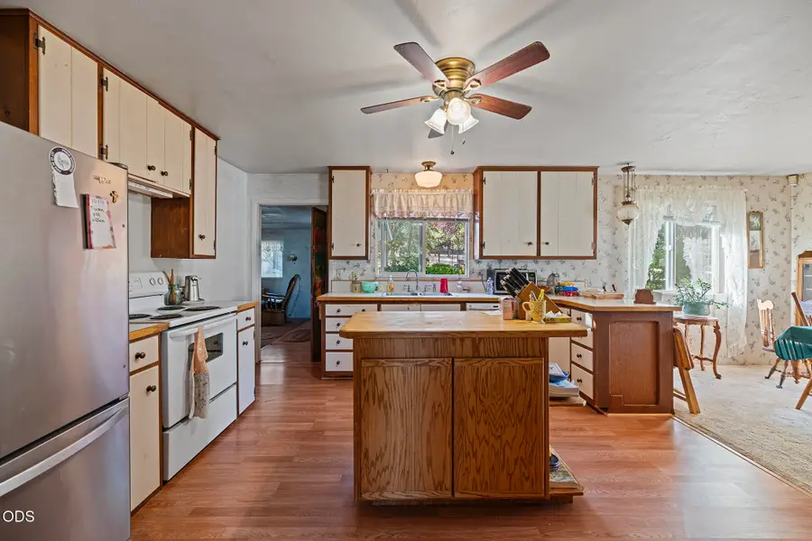 455 Crystal Drive, Grants Pass, OR 97527 - #3