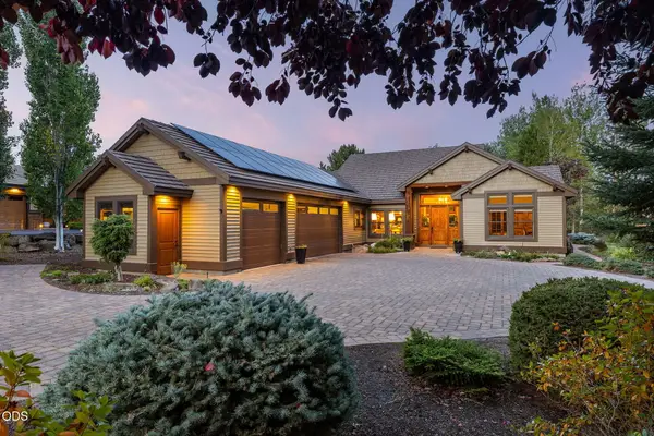 61583 Tam Mcarthur Loop, Bend, OR 97702