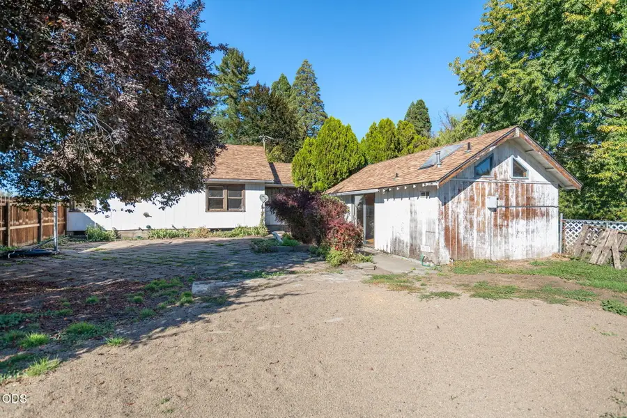 2357 Ross Lane, Medford, OR 97501 - #3