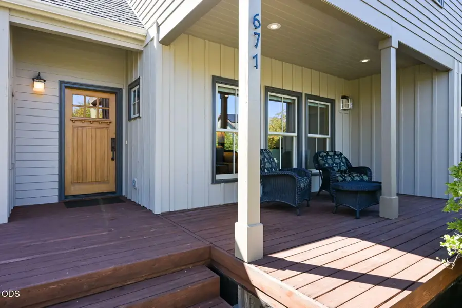 671 W Jefferson Avenue, Sisters, OR 97759 - #2