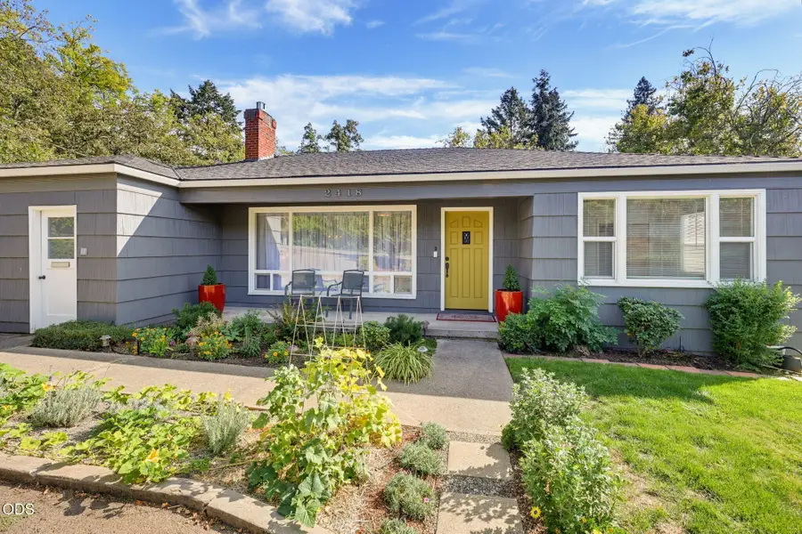 2418 Hillcrest Road, Medford, OR 97504 - #2