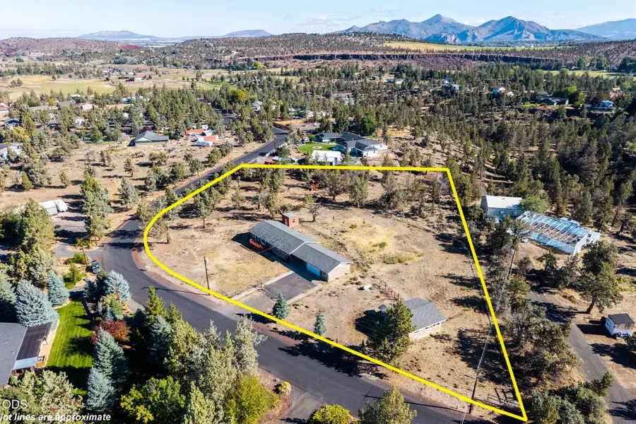 3890 NW 25th Street, Redmond, OR 97756 - #2
