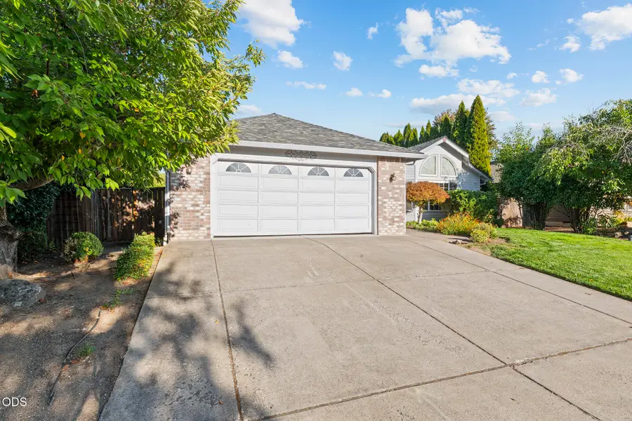 1443 Yellowstone Avenue, Medford, OR 97504 - #2