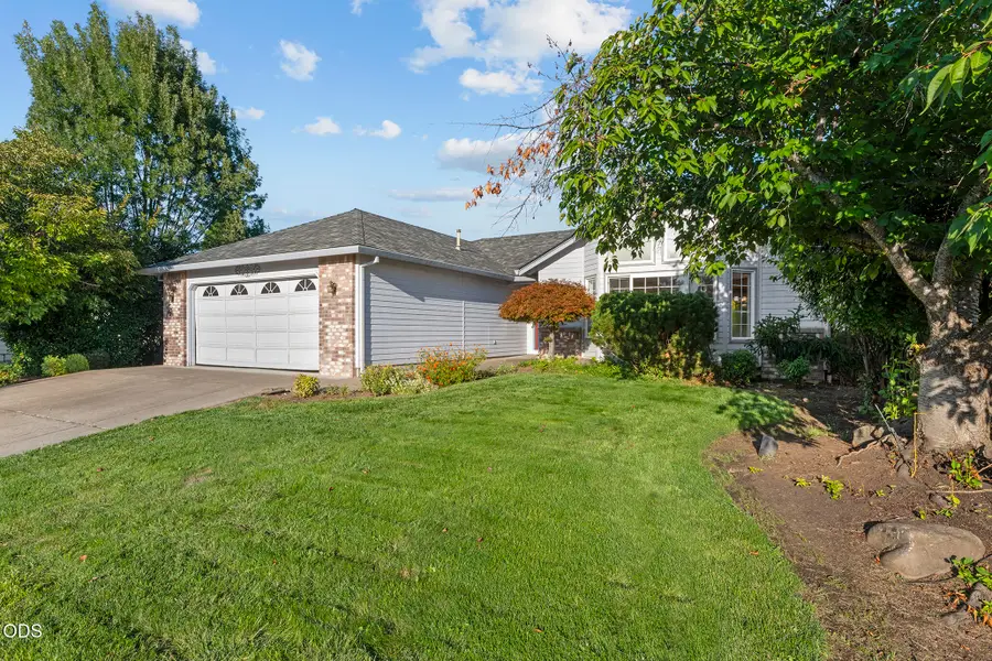 1443 Yellowstone Avenue, Medford, OR 97504 - #3
