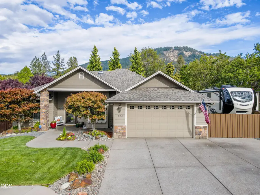 523 SE Jaylen Drive, Grants Pass, OR 97527 - #3