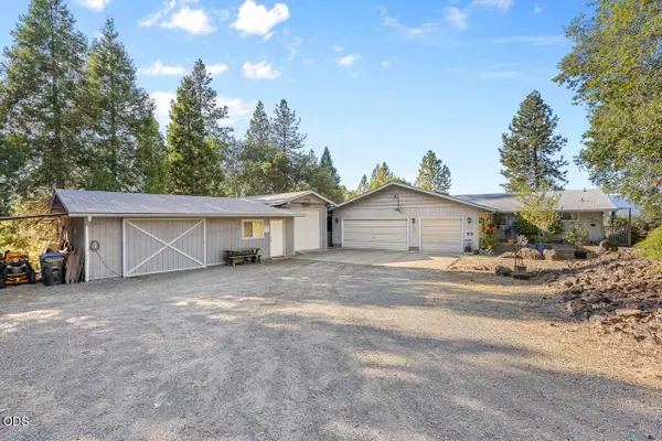 758 Summit Loop, Grants Pass, OR 97527