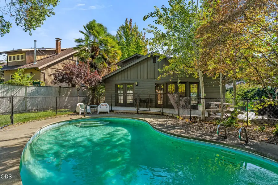 732 NW 4th Street, Grants Pass, OR 97526 - #2