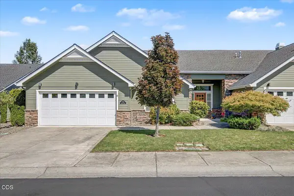 89 Skyhawk Drive, Eagle Point, OR 97524