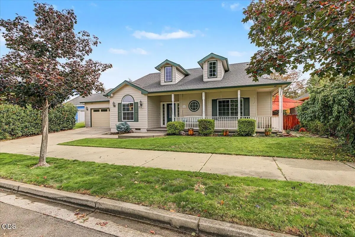 660 Valley Oak Boulevard, Central Point, OR 97502 - #1