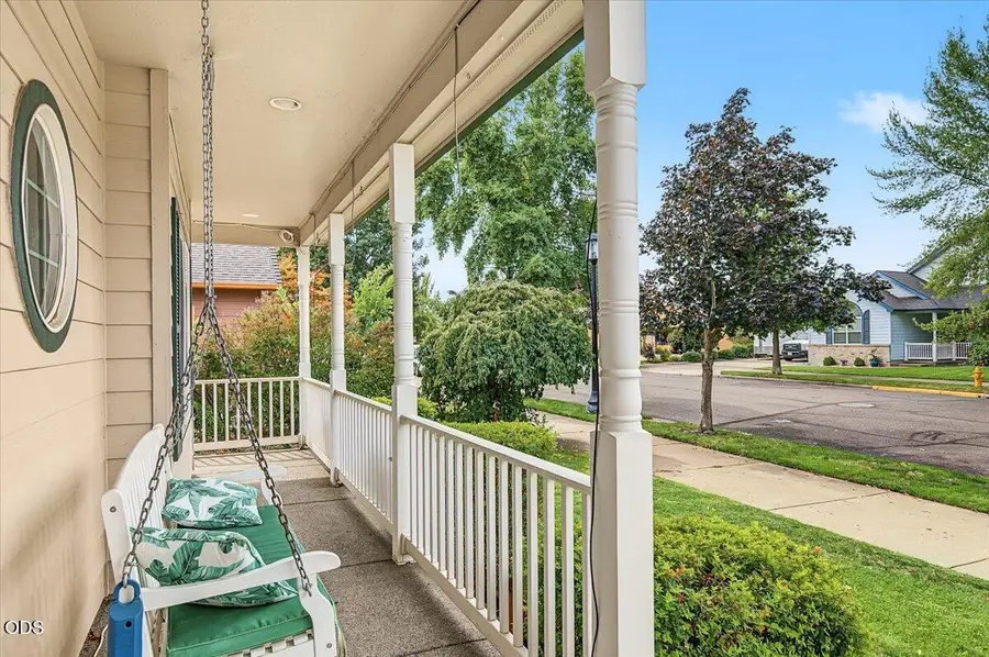 660 Valley Oak Boulevard, Central Point, OR 97502 - #3