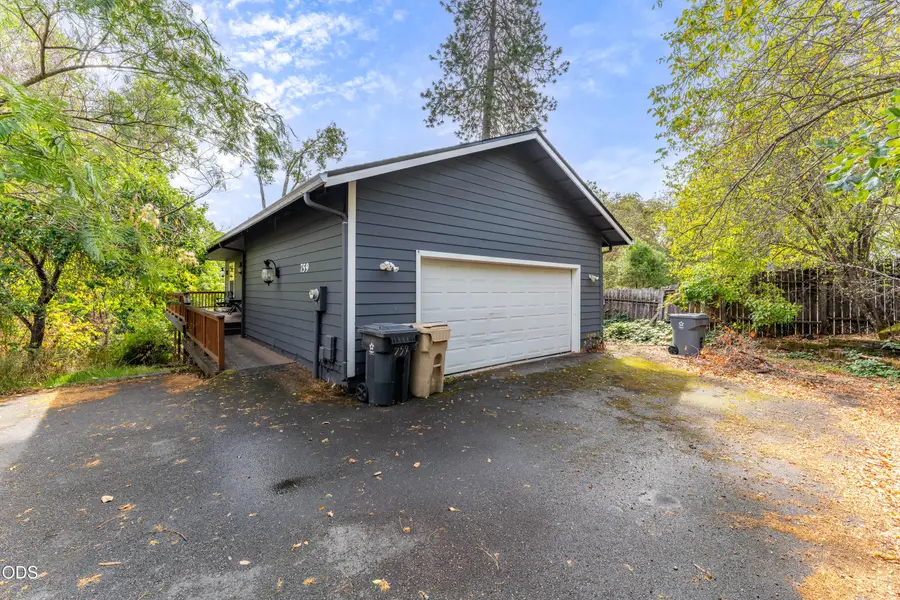 759 NW Bellevue Place, Grants Pass, OR 97526 - #2