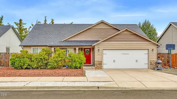 545 N Heights Drive, Eagle Point, OR 97524