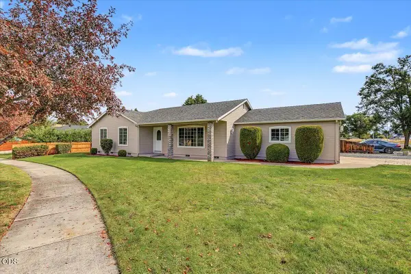 1911 Layla Drive, Medford, OR 97501