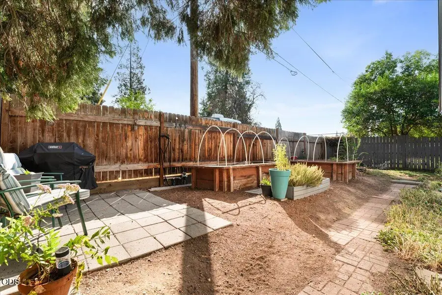526 Bessie Street, Medford, OR 97504 - #3