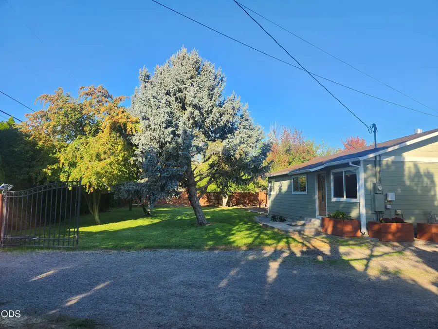 96 W Gregory Road, Central Point, OR 97502 - #3