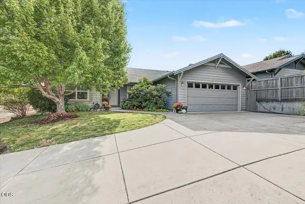 120 Andi Court, Talent, OR 97540