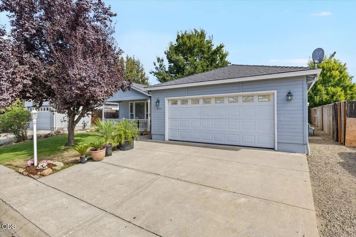 1233 Pheasant Way, Central Point, OR 97502 - #1