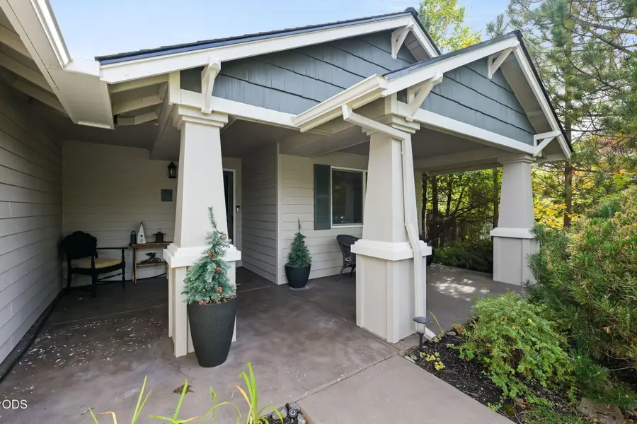 61390 Rock Bluff Lane, Bend, OR 97702 - #2