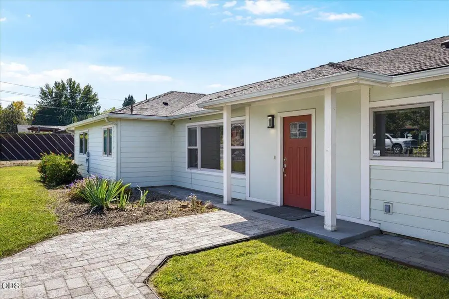 1225 Corona Avenue, Medford, OR 97504 - #3