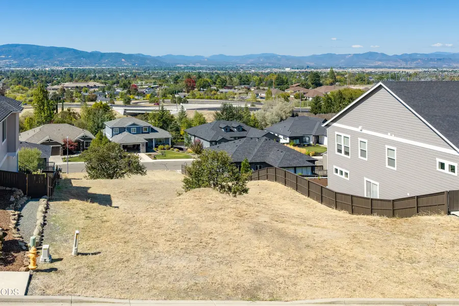 581 E La Strada Circle, Medford, OR 97504 - #2