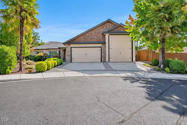16 Milagros Court, Eagle Point, OR 97524